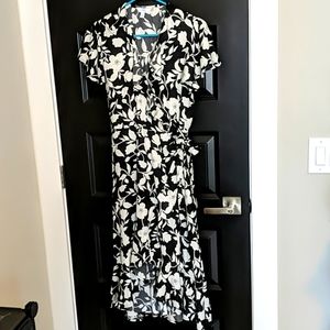 FINAL MARKDOWN NWOT Time and Tru flowy hi low dress. Pretty black & cream